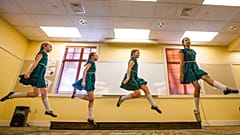 Tänzerinnen der Spraoi agus Rince School of Irish Dance Library in South Bend