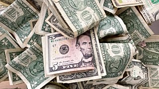 Egy amerikai dollár már 443 forintba került éjszaka