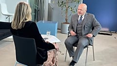 Der Chefankläger des Internationalen Strafgerichtshofs, Karim Khan, im Gespräch mit Shona Murray