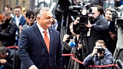 Orbán Viktor miniszterelnök érkezik az Európai Unió állam- és kormányfőinek informális találkozójára Prágában 2022. október 7-én