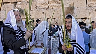 Cérémonie juive devant le mur des Lamentations, à Jérusalem