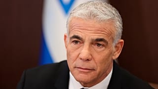 رئيس الوزراء الإسرائيلي يائير لبيد في الاجتماع الأسبوعي لمجلس الوزراء في مدينة القدس. 