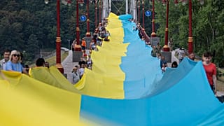 Demonstranten bekunden ihre Unterstützung der Ukraine im Krieg gegen Russland