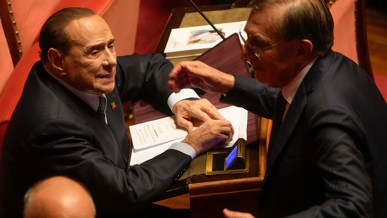 Μπερλουσκόνι και Λα Ρούσα είχαν έντονο διάλογο στις ψηφοφορίες