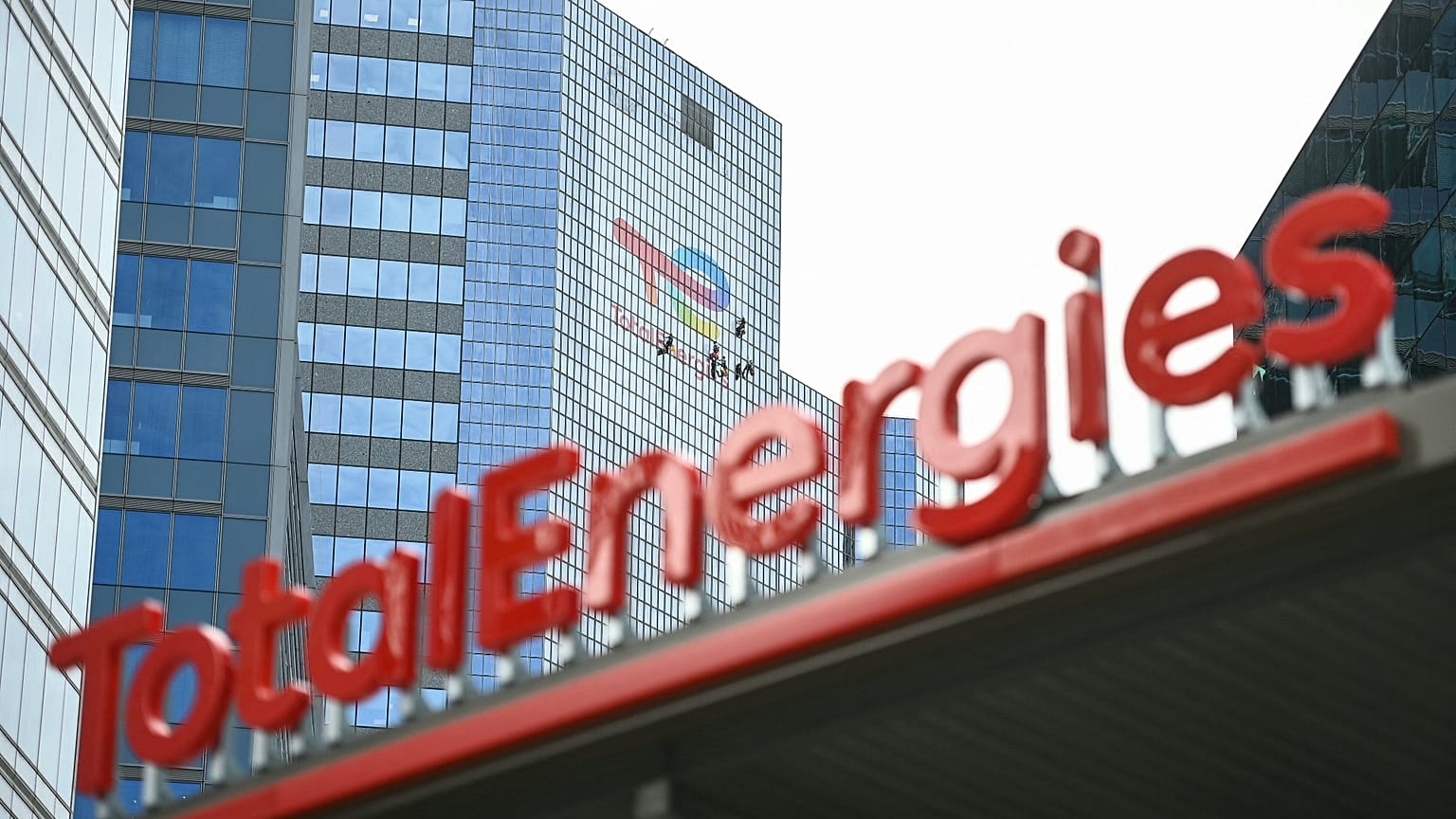 Archives : siège de TotalEnergies à la Défense, à l'ouest de Paris, le 28 mai 2021 