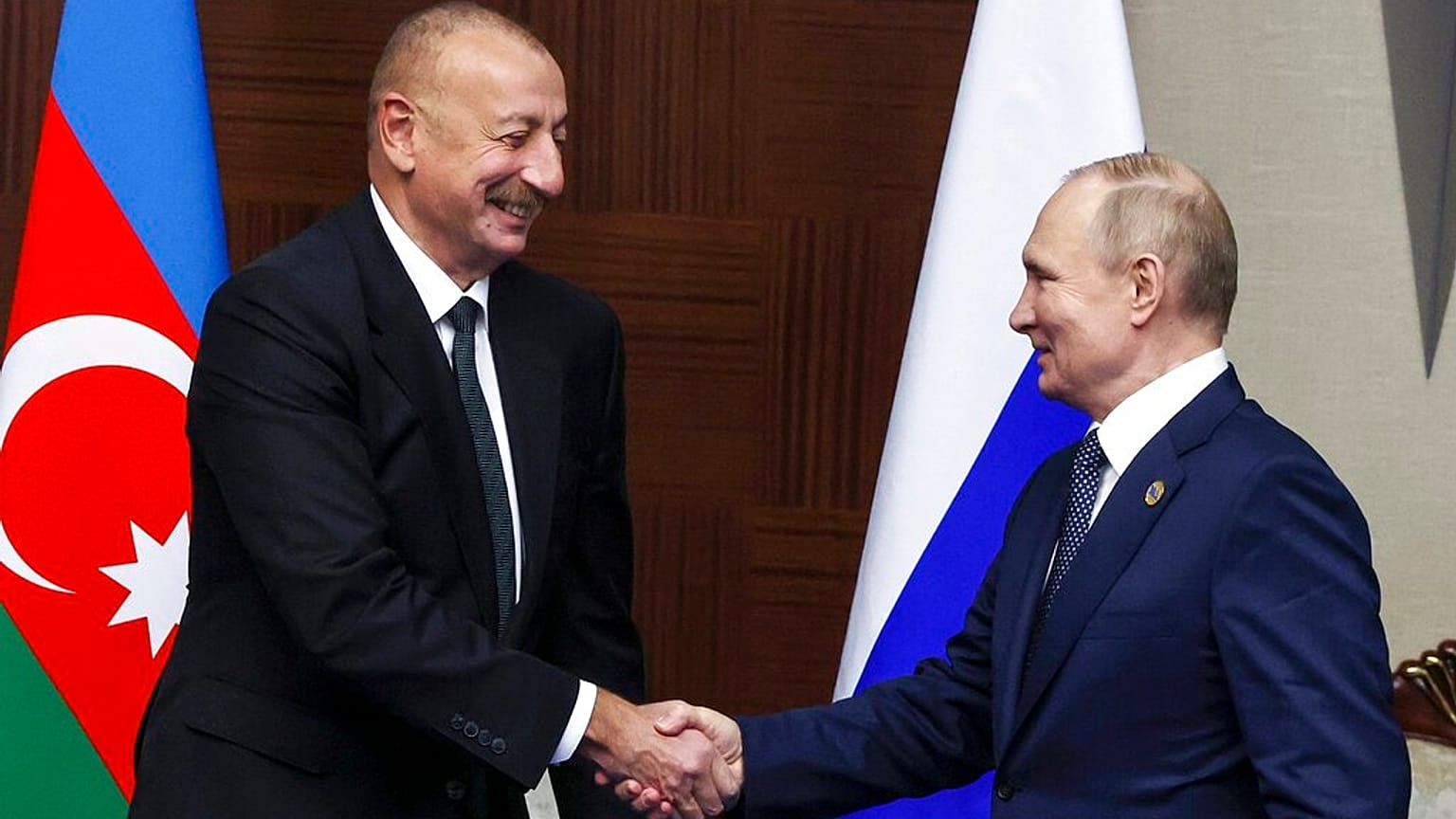 Rusya Devlet Başkanı Vladimir Putin ve Azerbaycan lideri İlham Aliyev, Astana'da bir araya geldi