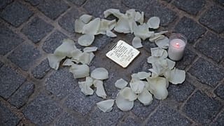 Baldosa dorada en homenaje a las víctimas del nazismo