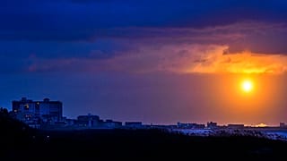 Εκτόξευση πυραύλου της Spacex που μεταφέρει δορυφόρους για τη λειτουργία της υπηρεσίας διαδικτύου Starlink