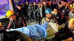 Einer der Bergarbeiter nach seiner Bergung, 14. Oktober 2022 