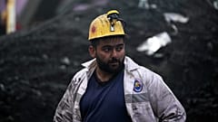 عامل منجم في أماسرا بمقاطعة بارتين على البحر الأسود في تركيا