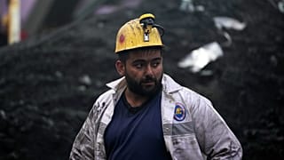 عامل منجم في أماسرا بمقاطعة بارتين على البحر الأسود في تركيا