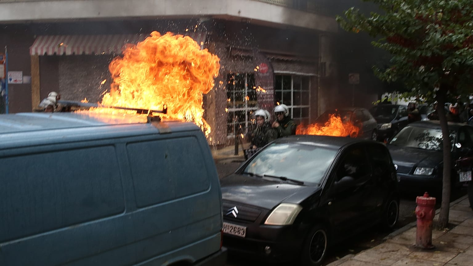 Επεισόδια μετά το τέλος της πορείας στον Κολωνό