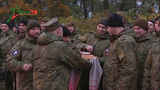 Belarus'a gelen Rus ordusu mensuplarına ekmek ve tuz ikram edildi