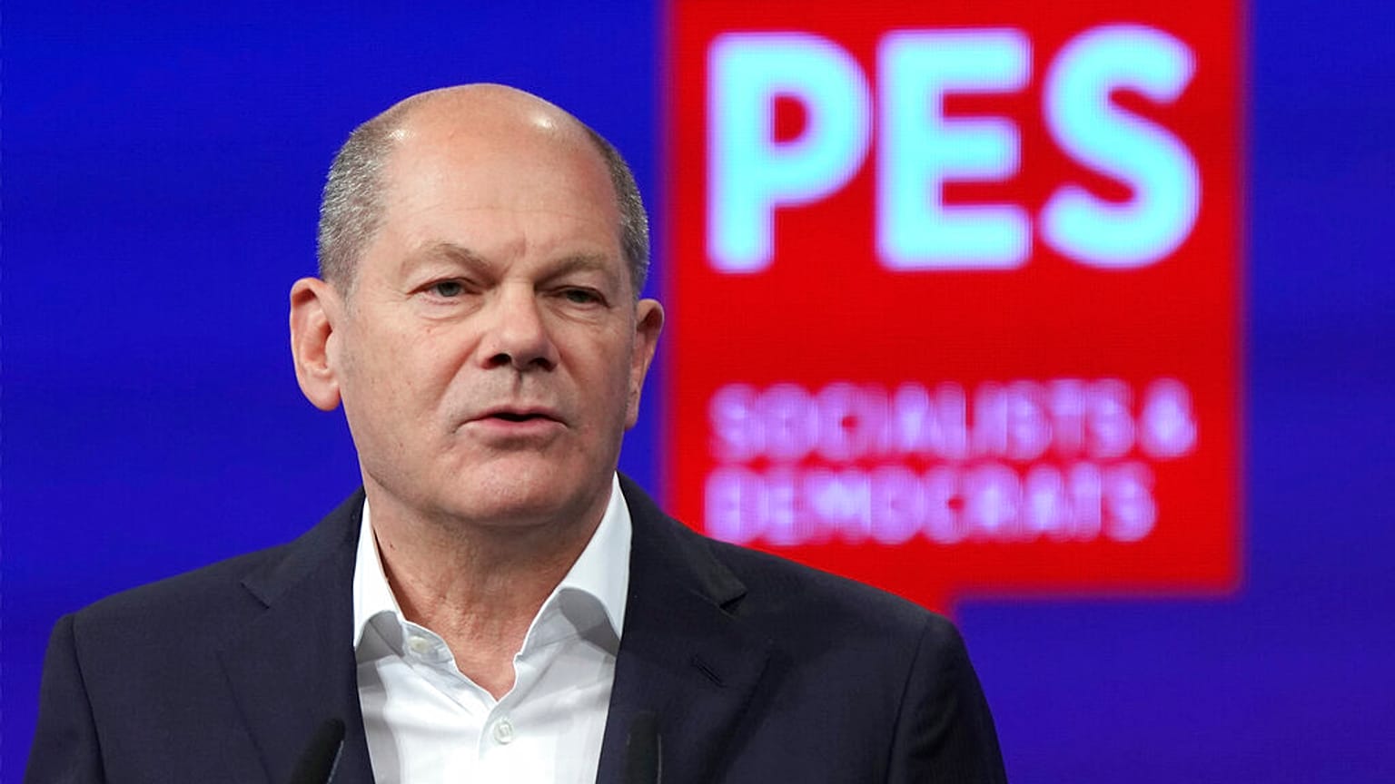 Olaf Scholz német kancellár az Európai Szocialisták Pártjának (PES) berlini kongresszusán 2022. október 15-én