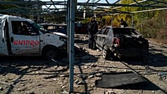 Zerstörte PKW in Saporischschja in der Ukraine