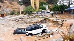 عواصف رعدية شديدة، في قرية باليوكاسترو بجزيرة كريت باليونان،  15 أكتوبر 2022.