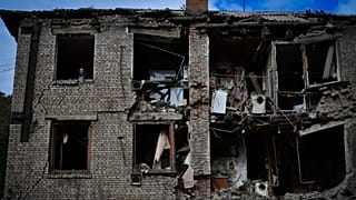 Une maison endommagée après un bombardement russe nocturne à Konstantinovka, dans l'est de l'Ukraine, vendredi 14 octobre 2022.