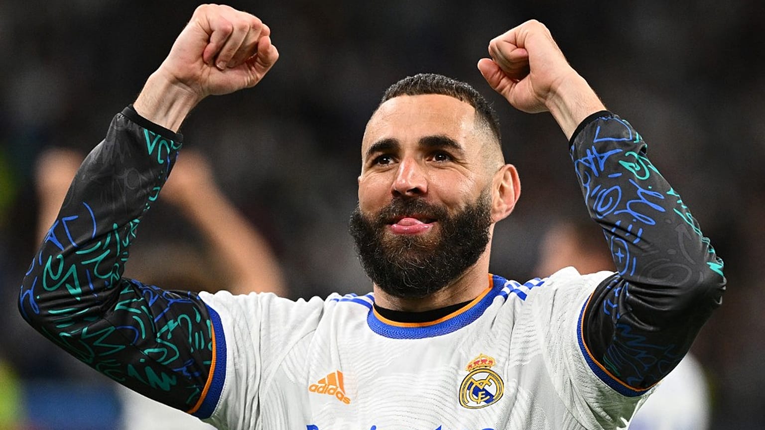   مهاجم ريال مدريد الفرنسي كريم بنزيمة في نهاية مباراة إياب نصف نهائي دوري أبطال أوروبا لكرة القدم -مدريد. 4 مايو 2022