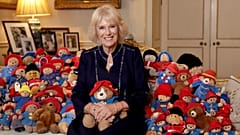 Der Buckingham-Palast will die Paddington-Bären zuerst reinigen und dann an die Organisation Bernardos spenden