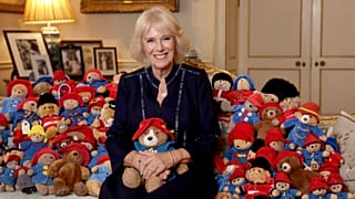 Kamilla királyné a Paddington medvékkel