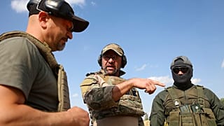 Miembros del regimiento de voluntarios bielorrusos que combate en Ucrania contra Rusia