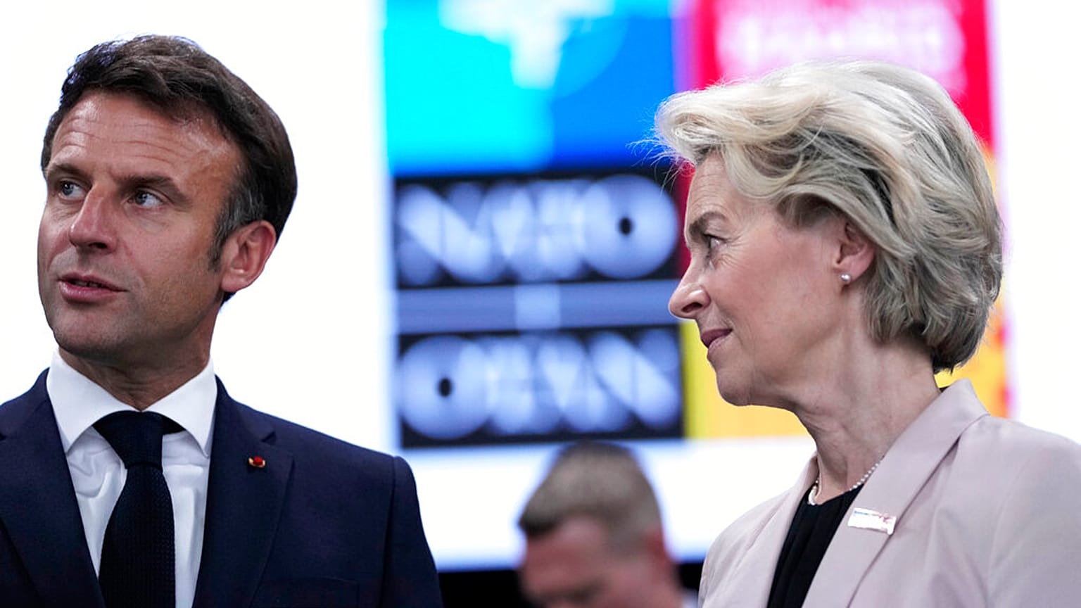 Ο Γάλλος πρόεδρος Εμανουέλ Μακρόν και η πρόεδρος της Κομισιόν Ούρσουλα φον ντερ Λάιεν