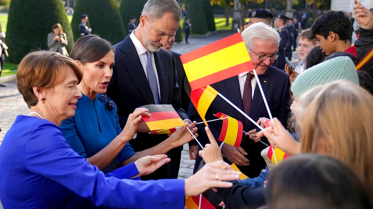 Das spanische Königspaar Felipe und Letizia hat einen dreitägigen Staatsbesuch in Deutschland begonnen.