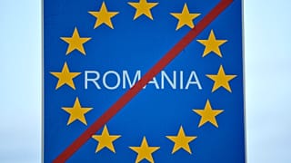 Bulgaria y Rumanía permanecen fuera del Espacio Schengen, lo que significa que no pueden suprimir los controles fronterizos con otros países de la UE