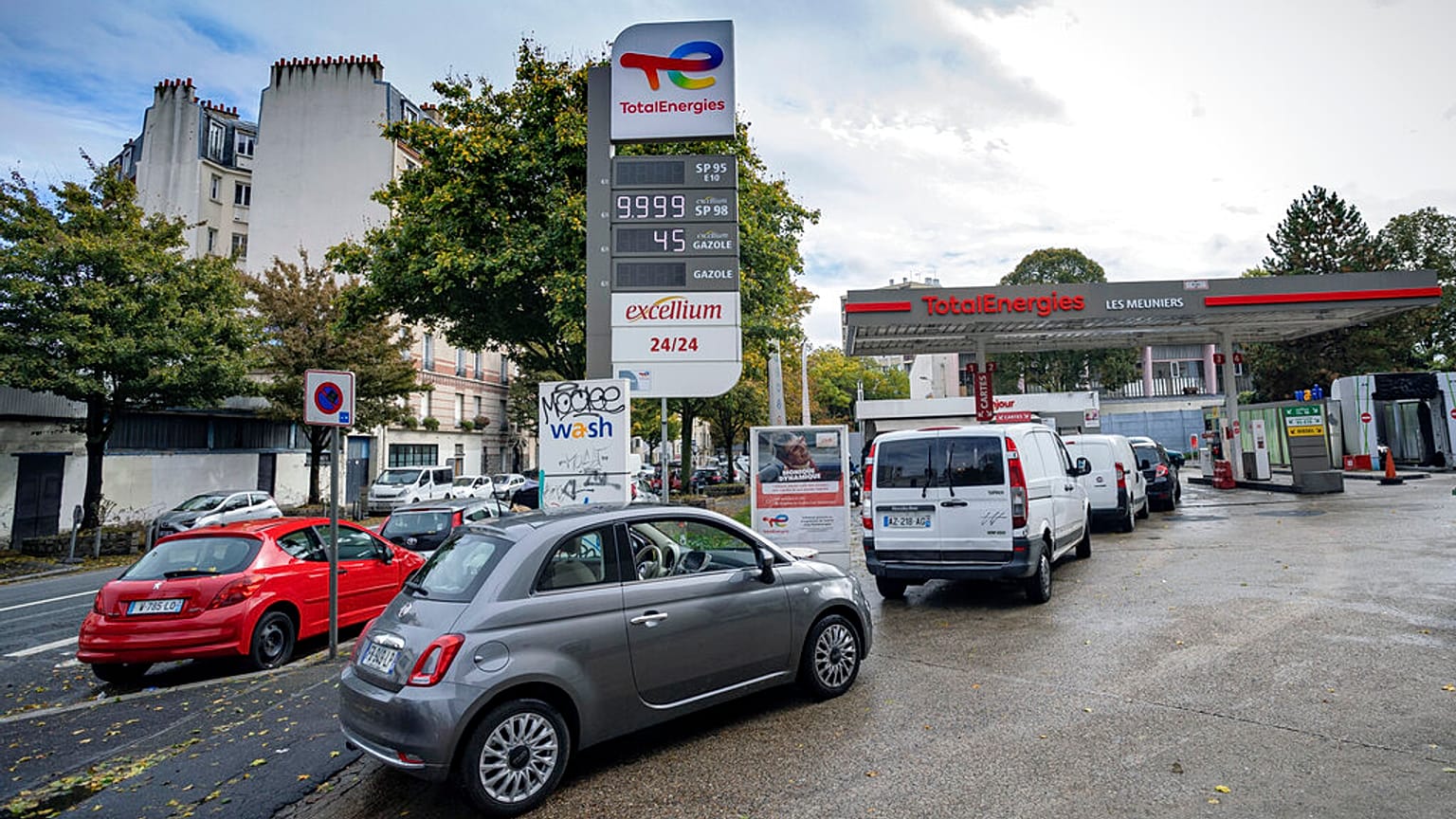 Hetek óta üzemanyaghiánnyal küzdenek a franciák a sztrájkok miatt
