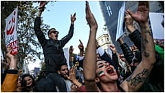 مظاهرات أمام القنصلية الإيرانية بإسطنبول تضامنا مع الإيرانيين