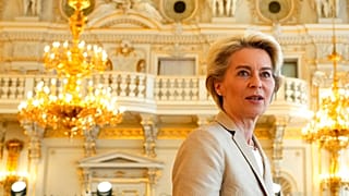 Η πρόεδρος της Κομισιόν Ούρσουλα φον ντερ Λάιεν στη σύνοδο κορυφής της ΕΕ στην Πράγα