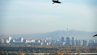 De la fumée au-dessus de Kyiv après un bombardement russe (18/10/22)