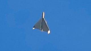 Ένα drone στον ουρανό του Κιέβου πριν ακουστούν εκρήξεις