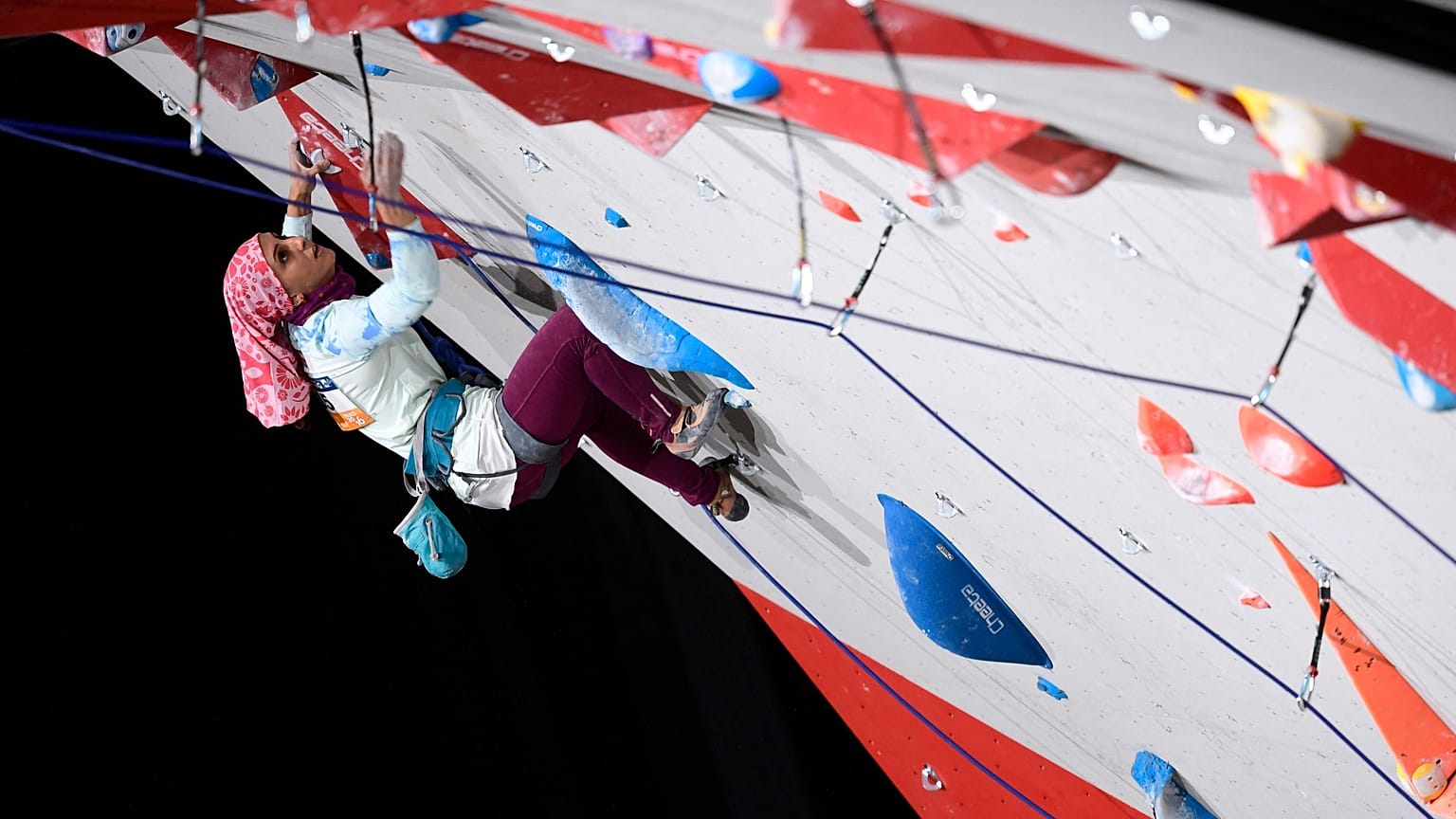 La grimpeur iranienne Elnaz Rekabi lors d'une compétition d'escalade à Paris en 2016 - 14.09.2016