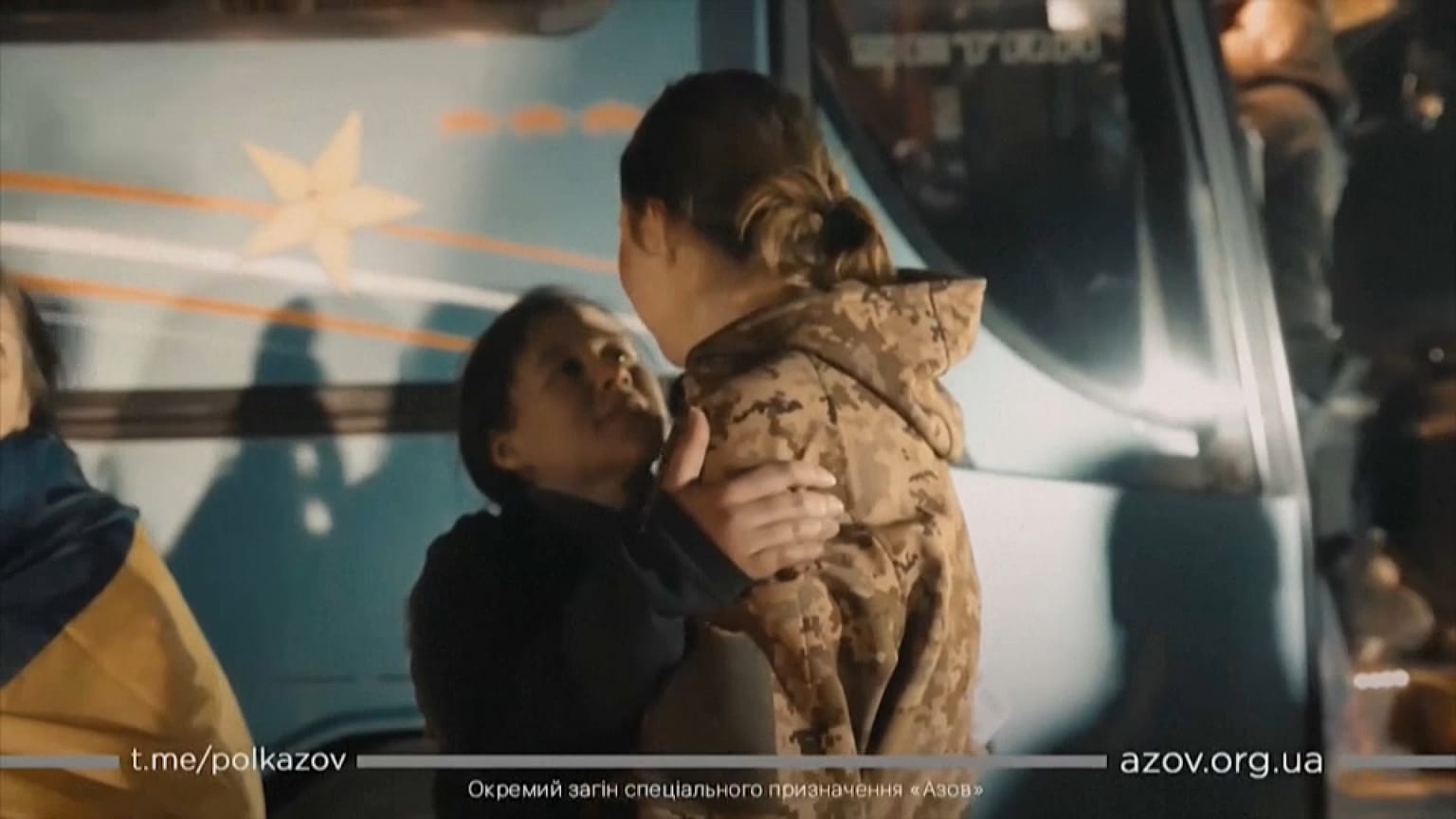 Кадр из видеосъемок обмена, предоставленных полком "Азов" (властями РФ объявлен "террористической" организацией)