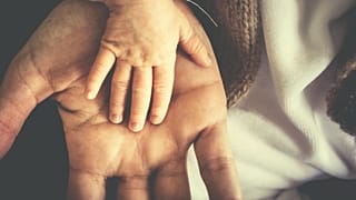Researchers have found that children of very young and older parents carry an increased risk of bipolar disorder.