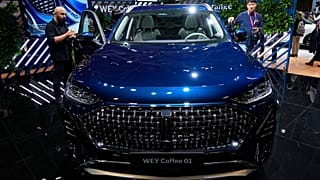 سيارة الدفع الرباعي الهجينة WEY Coffeee 01 من صنع شركة صناعة السيارات الصينية جريت وول موتورز في معرض باريس للسيارات يوم الاثنين 17 أكتوبر 2022