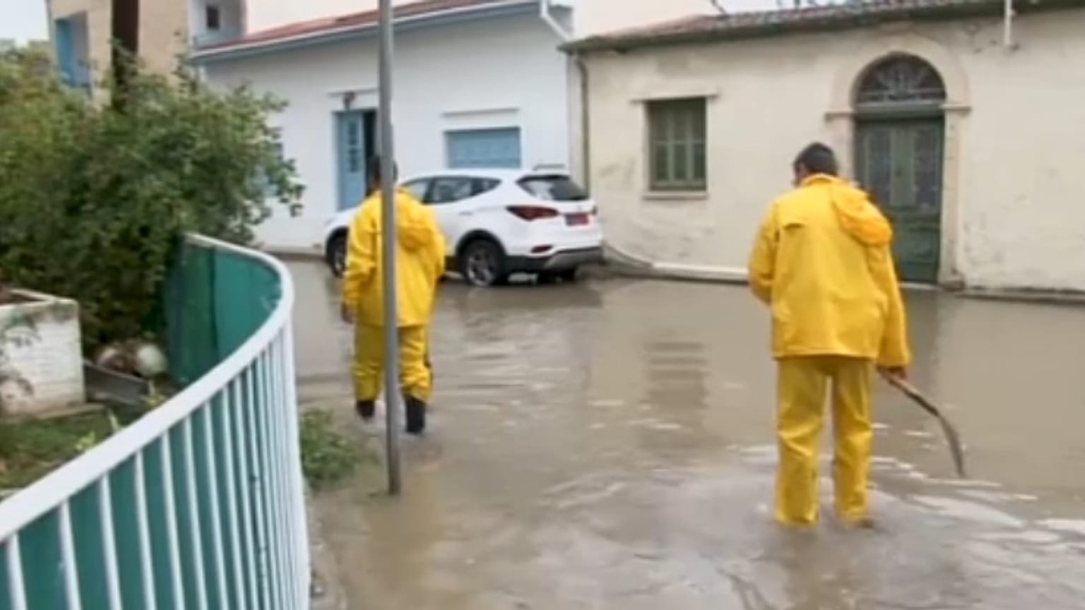 Mentési munkálatokat végzők Cipruson