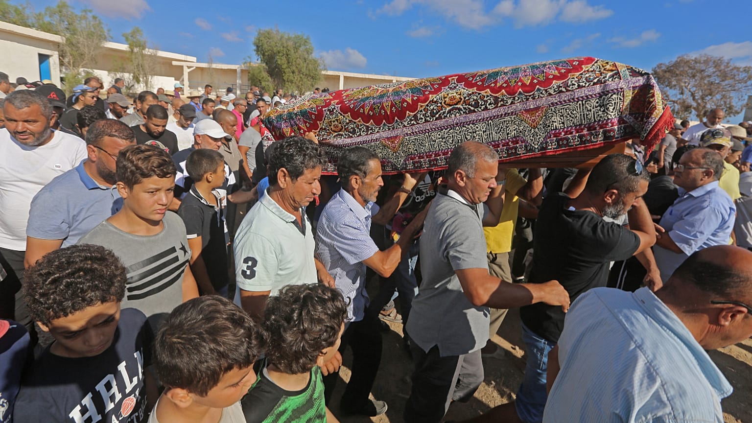 تشييع جنازة شخص قُتل أثناء محاولة الهجرة عبر المتوسط في جرجيس
