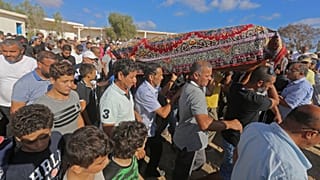 تشييع جنازة شخص قُتل أثناء محاولة الهجرة عبر المتوسط في جرجيس