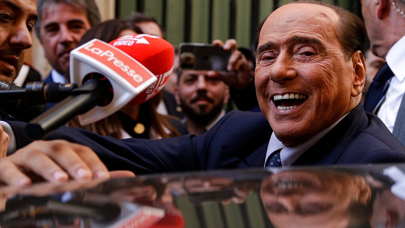 Silvio Berlusconi lässt die Männerfreundschaft zu Wladimir Putin offenbar wieder aufleben