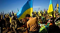 Umbestattungszeremonie gefallener Soldaten