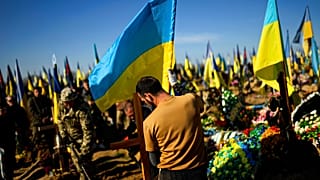 Umbestattungszeremonie gefallener Soldaten