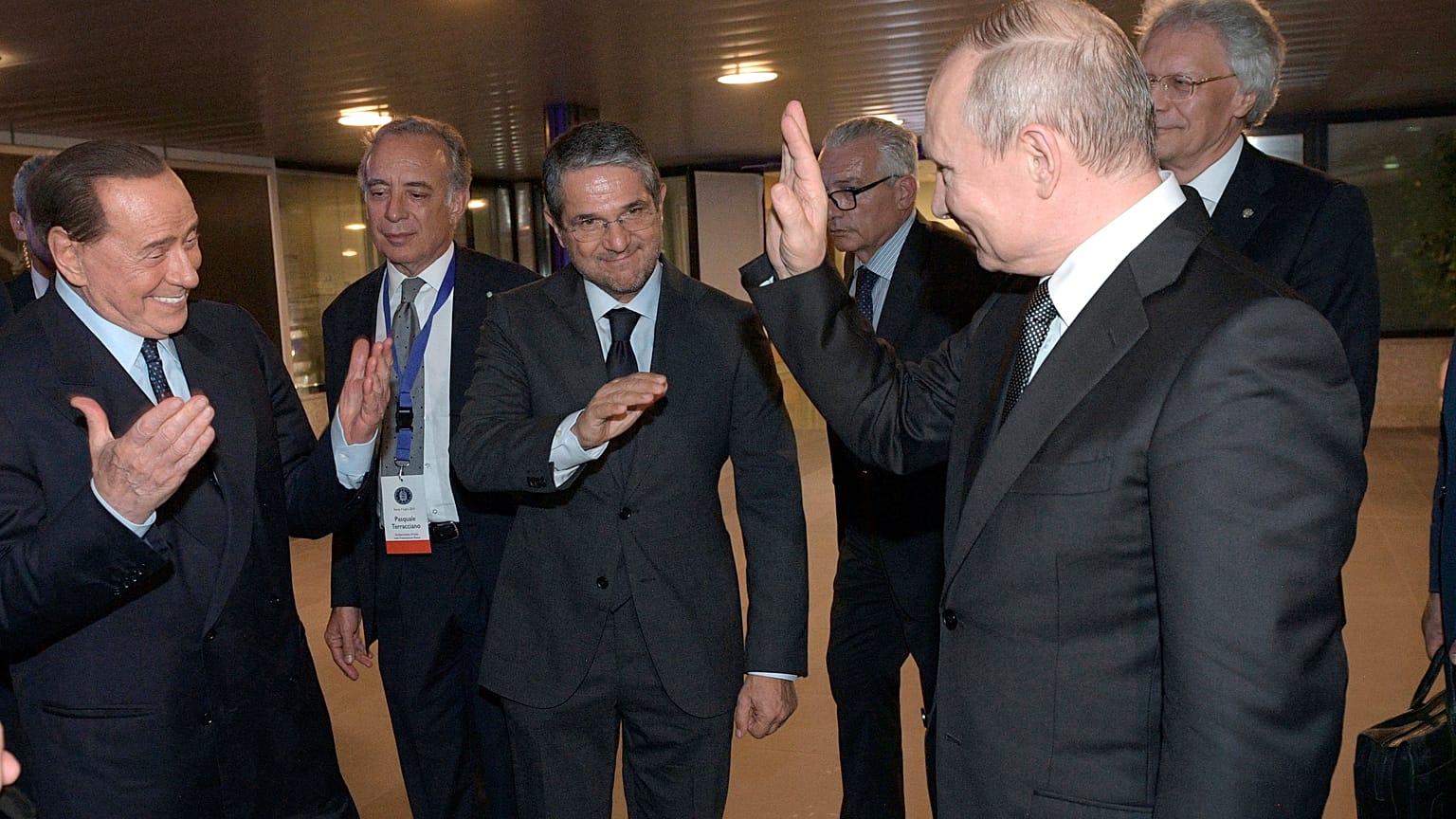 Silvio Berlusconi és Vlagyimir Putyin találkozója 2019-ben a római reptéren