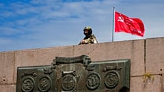 Российский военный в Херсоне