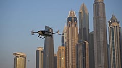 Fliegendes Fahrzeug von XPeng am Himmel von Dubai