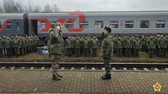 Eine russische Einheit wird in Belarus begrüßt
