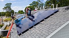 Solarpanele auf einem Dach