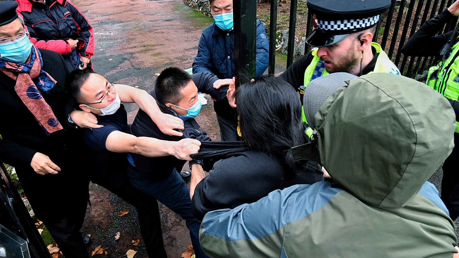 Gewalt vor Chinas Botschaft in Manchester
