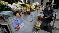 Vor dem Haus der Eltern von Lola im 19. Arrondissement in Paris in Frankreich
